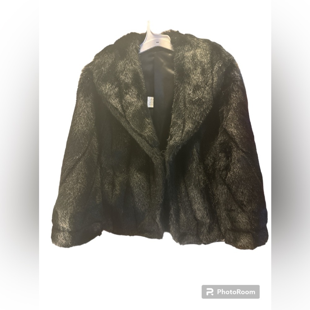 46. Vintage Black Faux Fur Cape 70s Women's Size 6-16 EUC